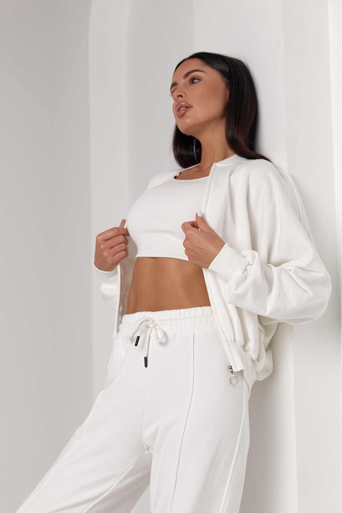 Спортивний костюм з прямими штанами та кофтою на блискавці  молочний колір