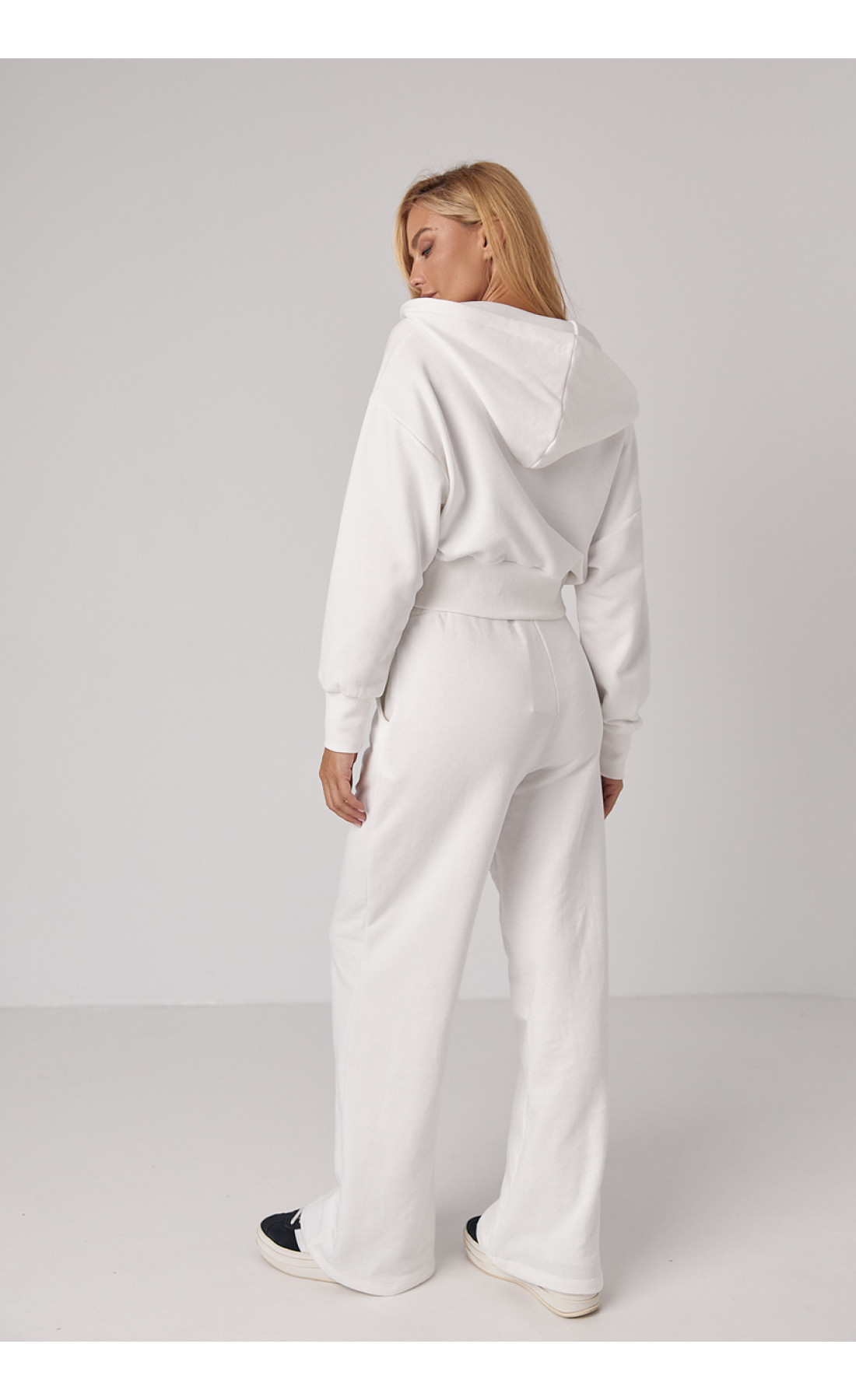 Спортивний костюм з коротким худі і штанами зі шнурівкою на поясі  молочний колір