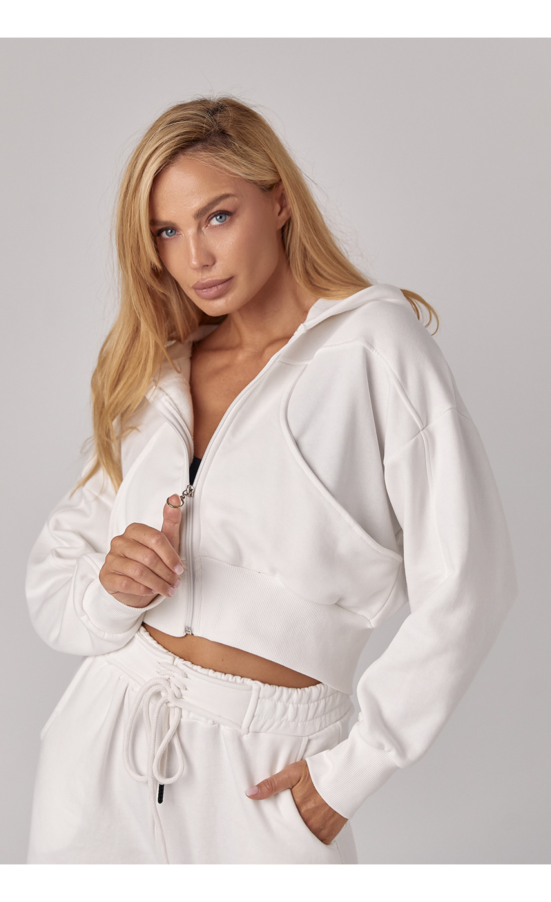 Спортивний костюм з коротким худі і штанами зі шнурівкою на поясі  молочний колір