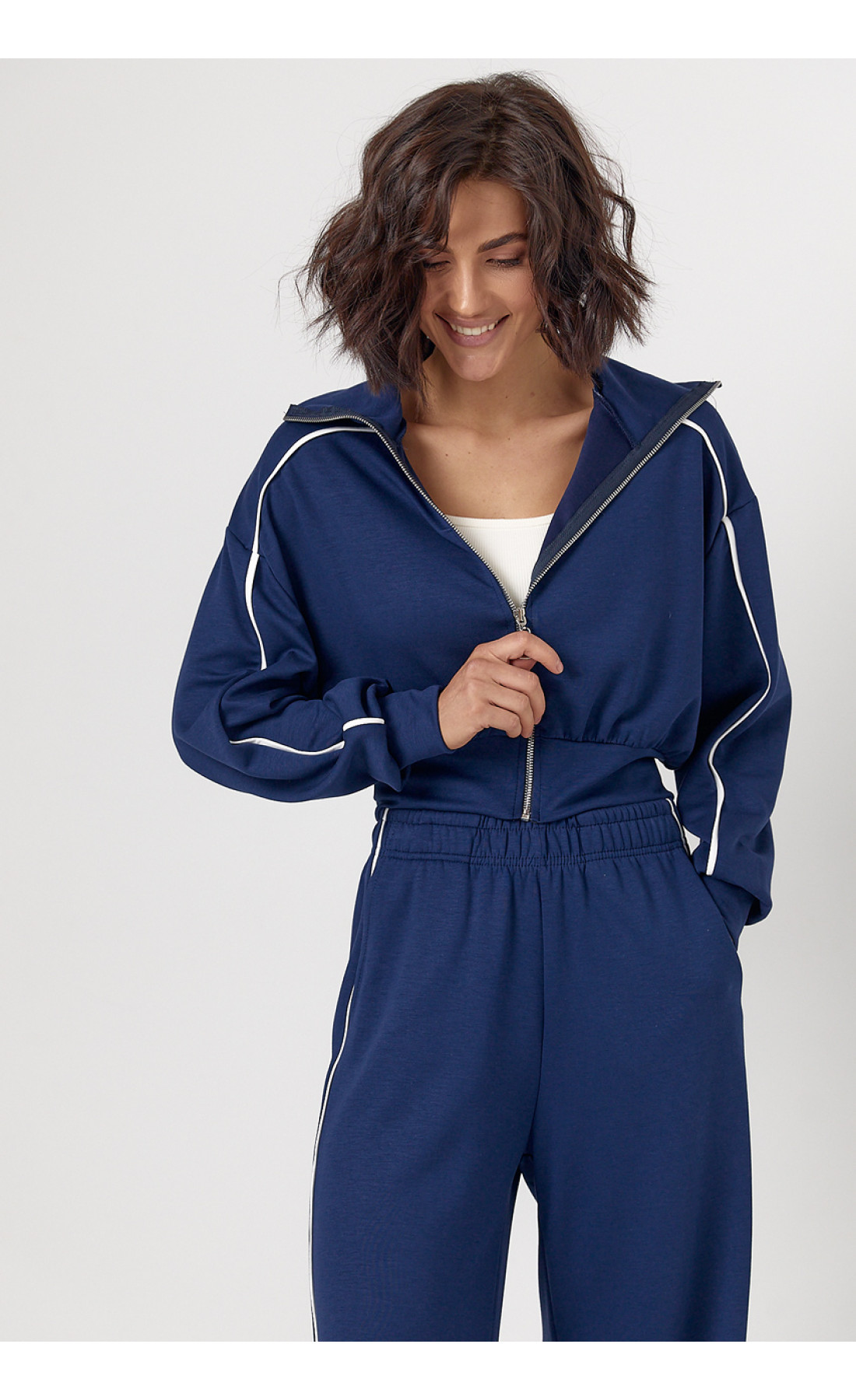Спортивний костюм із коротким худі на блискавці та прямими штанами  темносиній колір