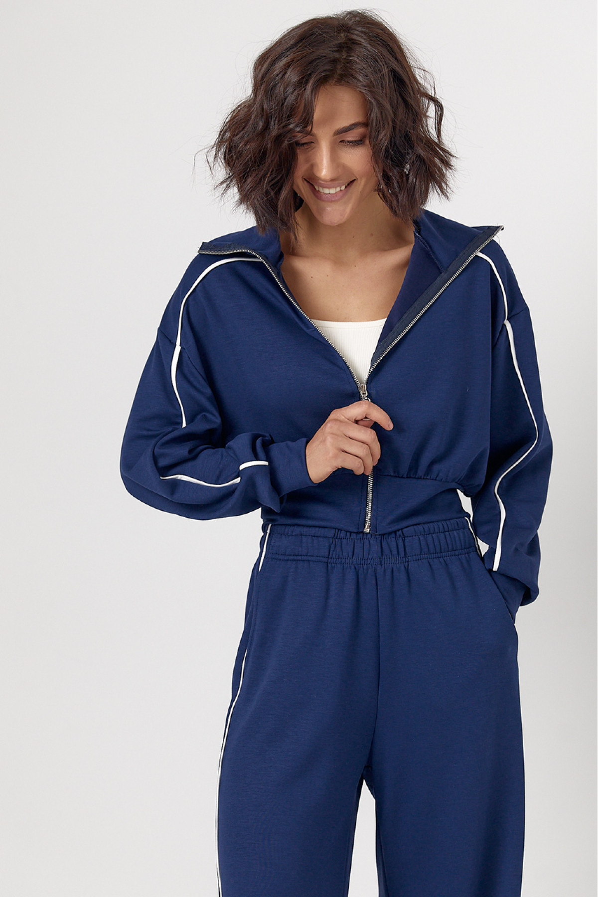 Спортивний костюм із коротким худі на блискавці та прямими штанами  темносиній колір