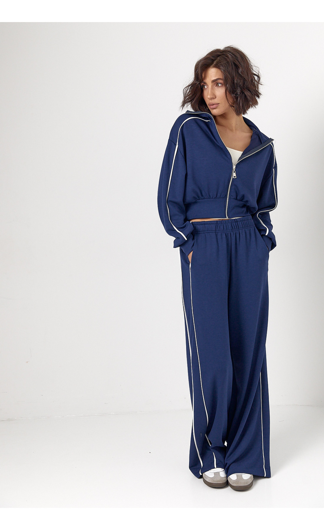 Спортивний костюм із коротким худі на блискавці та прямими штанами  темносиній колір