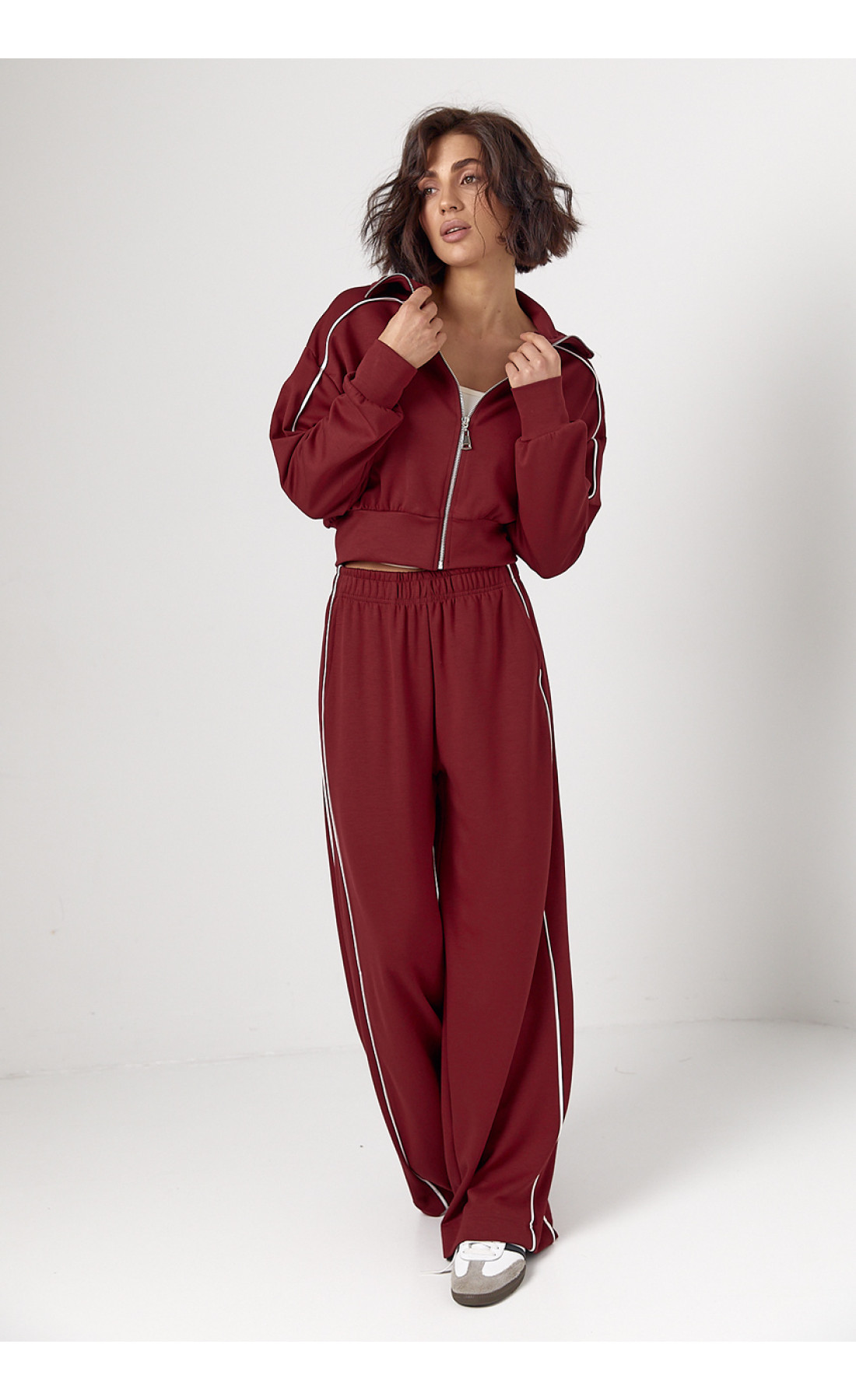 Спортивний костюм із коротким худі на блискавці та прямими штанами  бордо колір