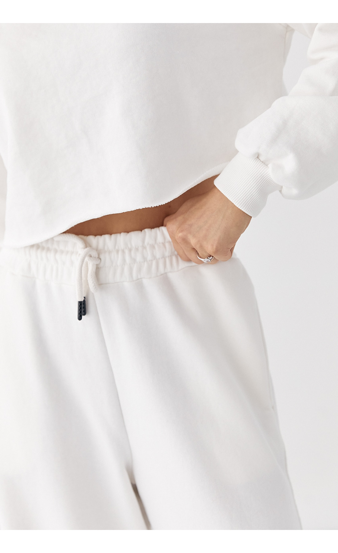 Спортивний костюм з коротким світшотом і прямими штанами  молочний колір