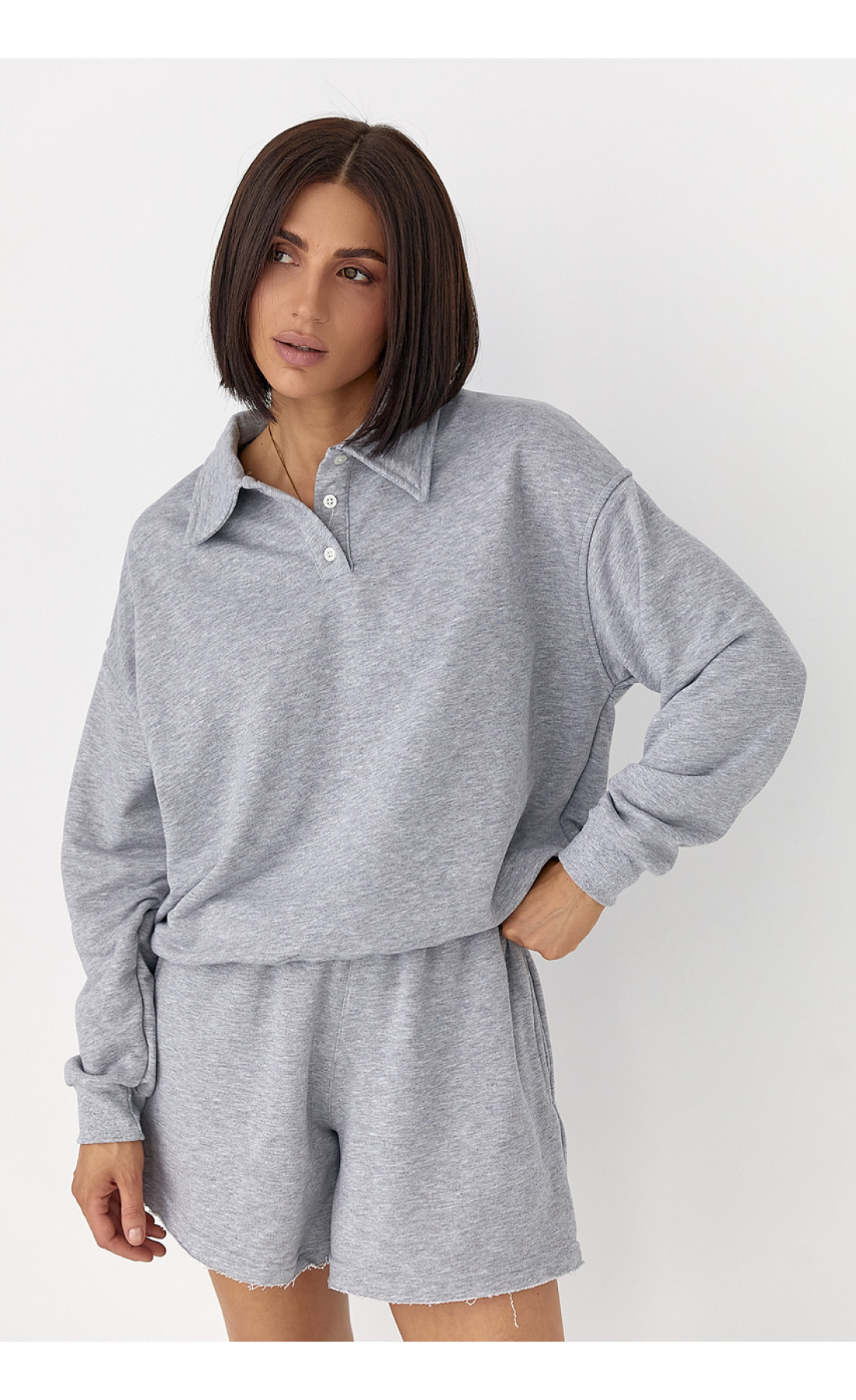 Костюм із шортами та світшотомполо  сірий колір