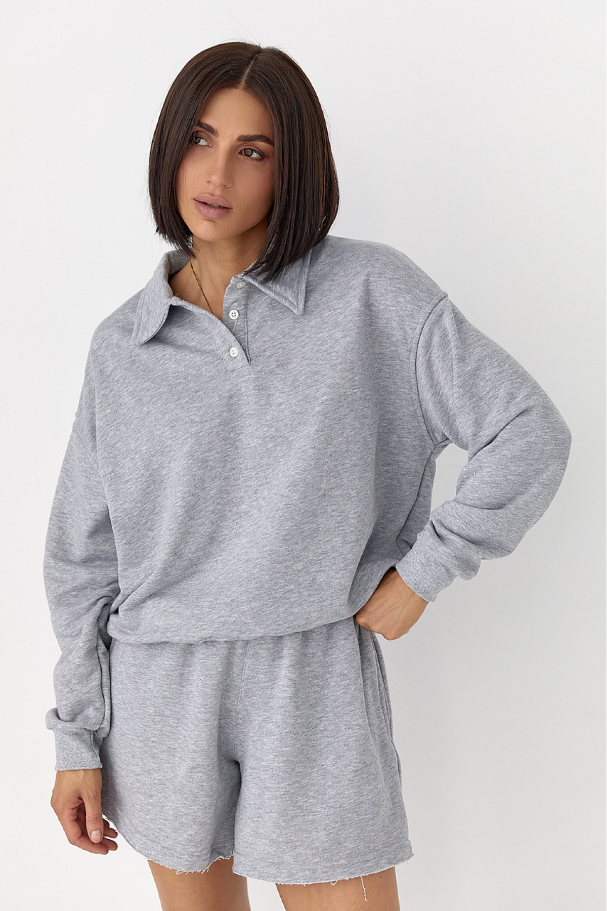 Костюм із шортами та світшотомполо  сірий колір