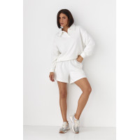 Костюм із шортами та світшотомполо  молочний колір