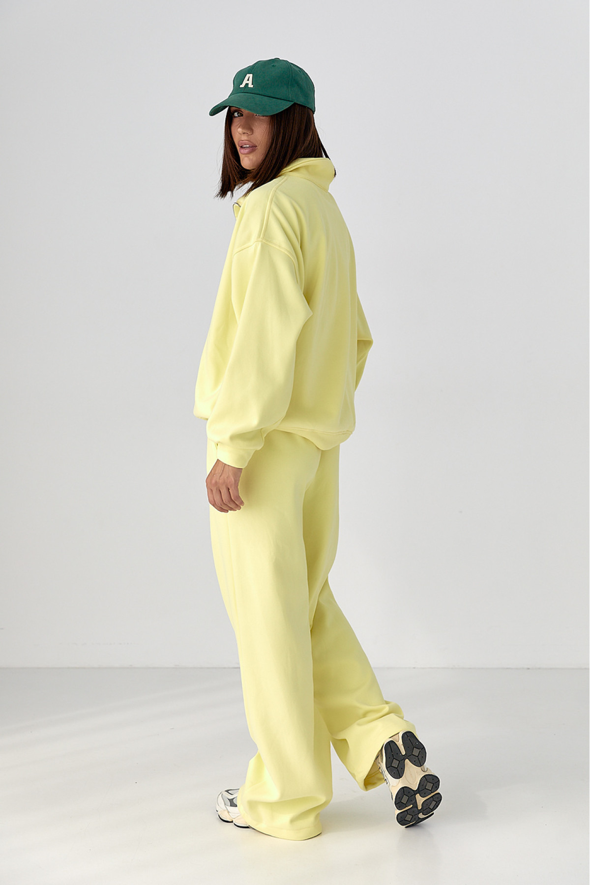 Жіночий спортивний костюм із плюшевим начосом  лимонний колір