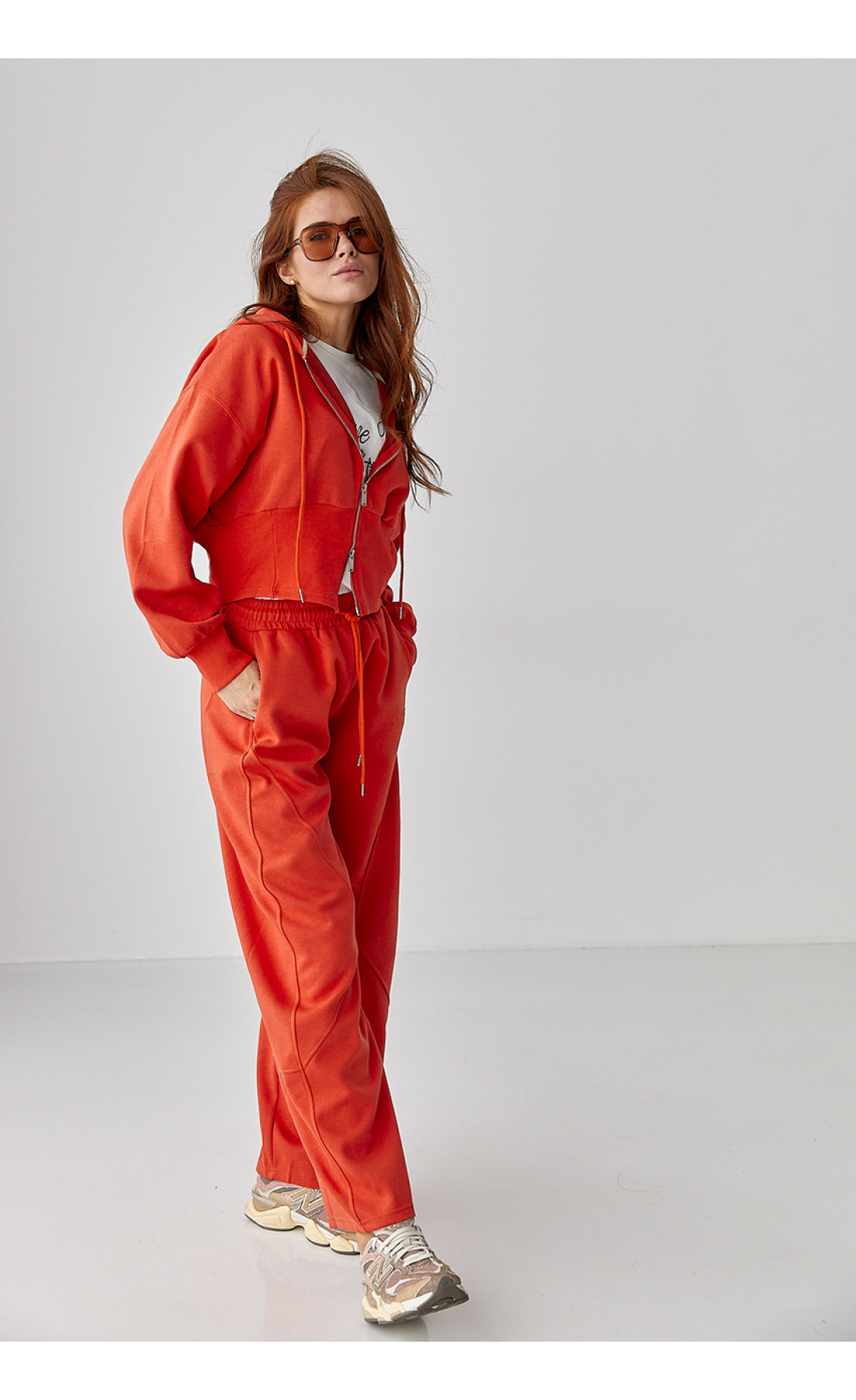 Спортивний костюм з прямими штанами та укороченим худі  теракотовий колір