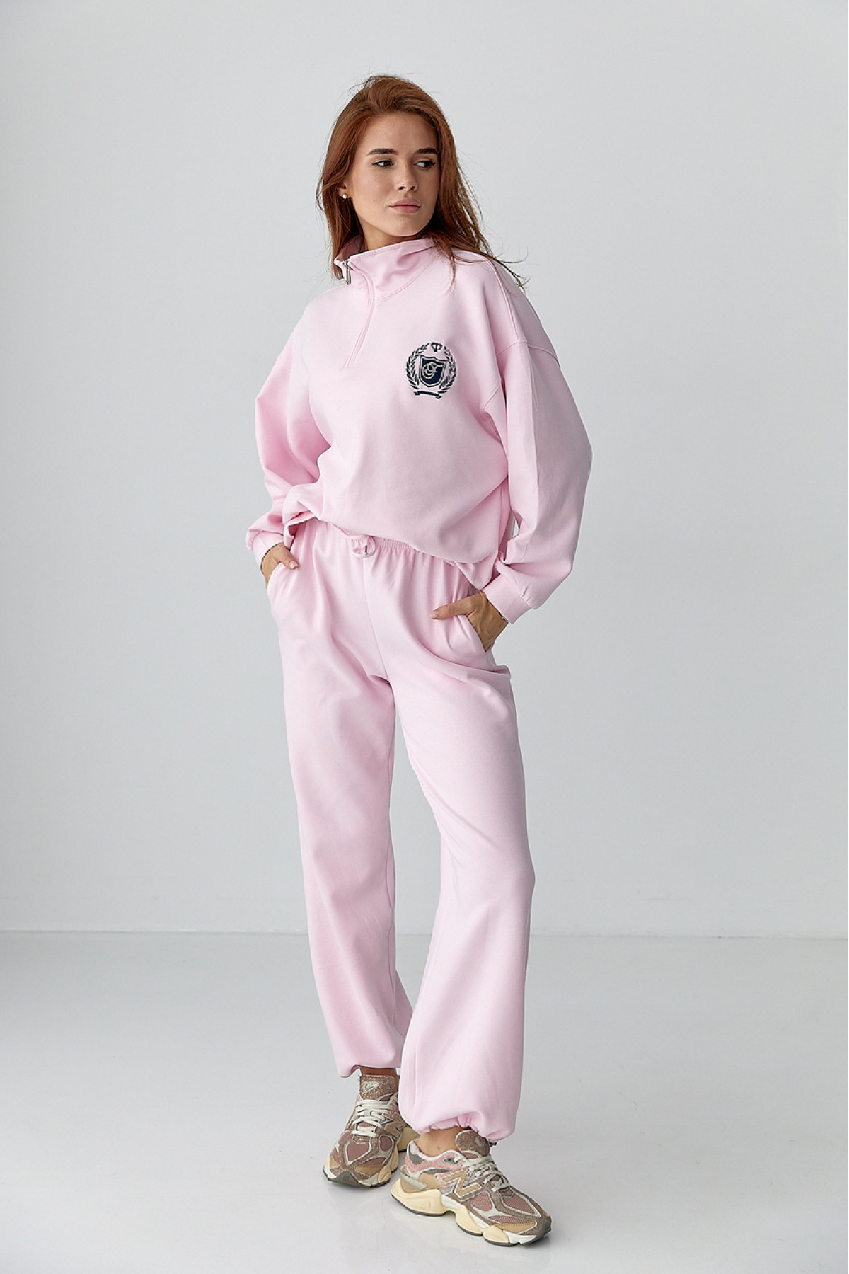 Вільний спортивний костюм зі світшотом на блискавці та прямими штанами  пудра колір