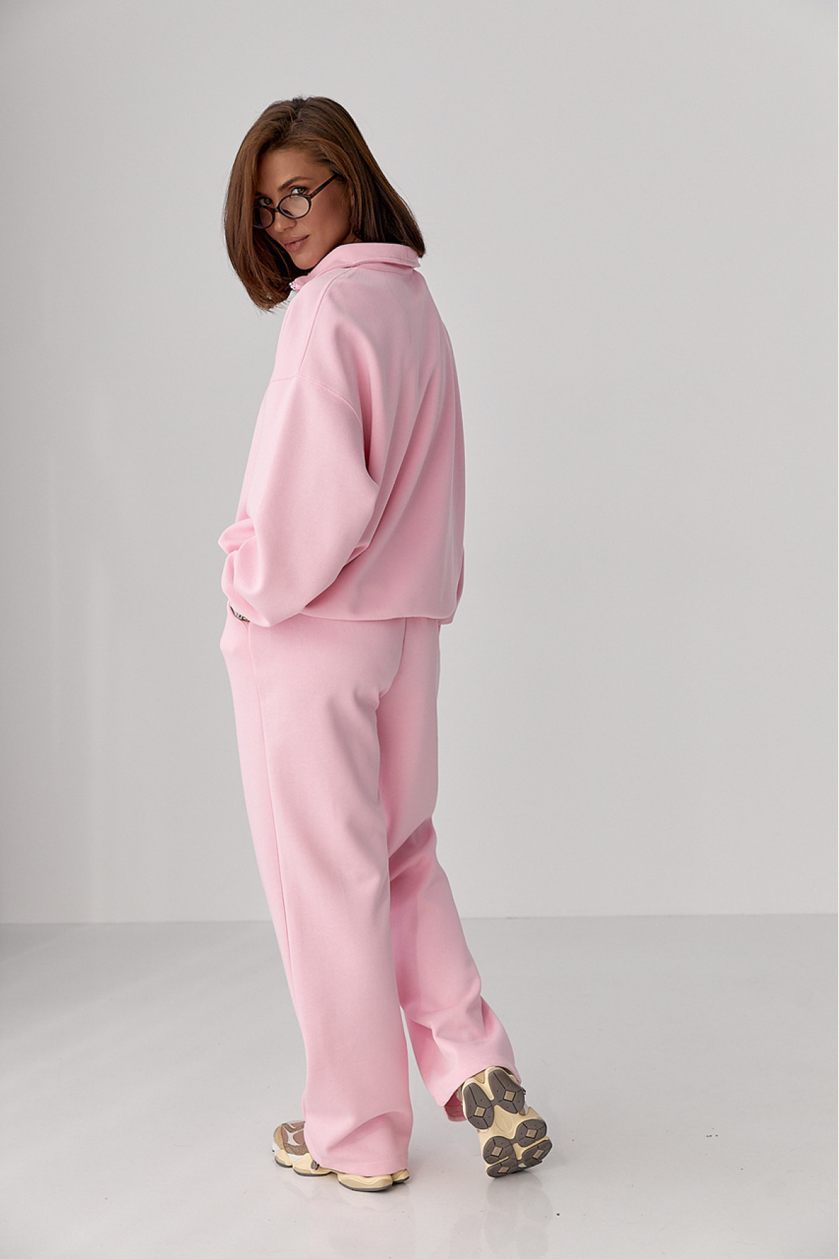 Однотонний спортивний костюм із написом  рожевий колір