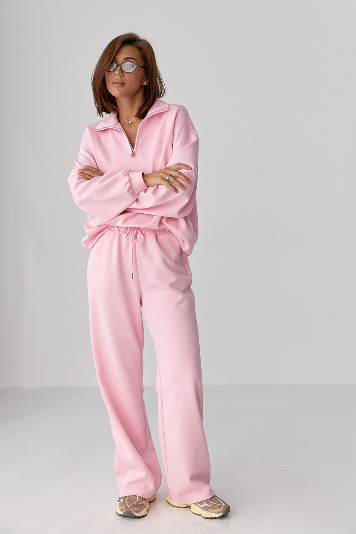 Однотонний спортивний костюм із написом  рожевий колір