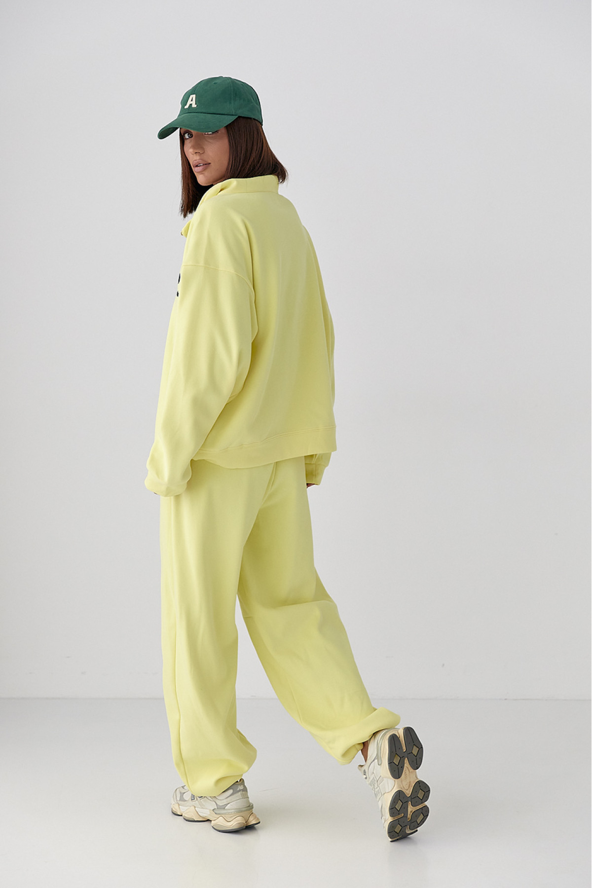 Спортивний теплий костюм з вільним світшотом і штанами  жовтий колір