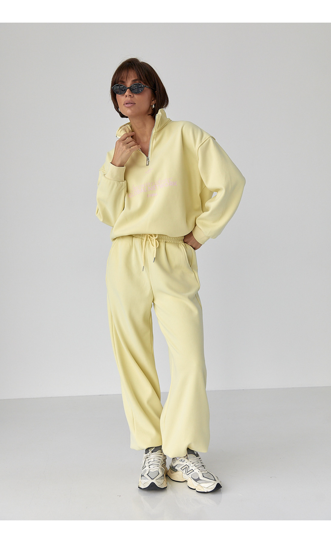 Теплий спортивний костюм з написами  лимонний колір