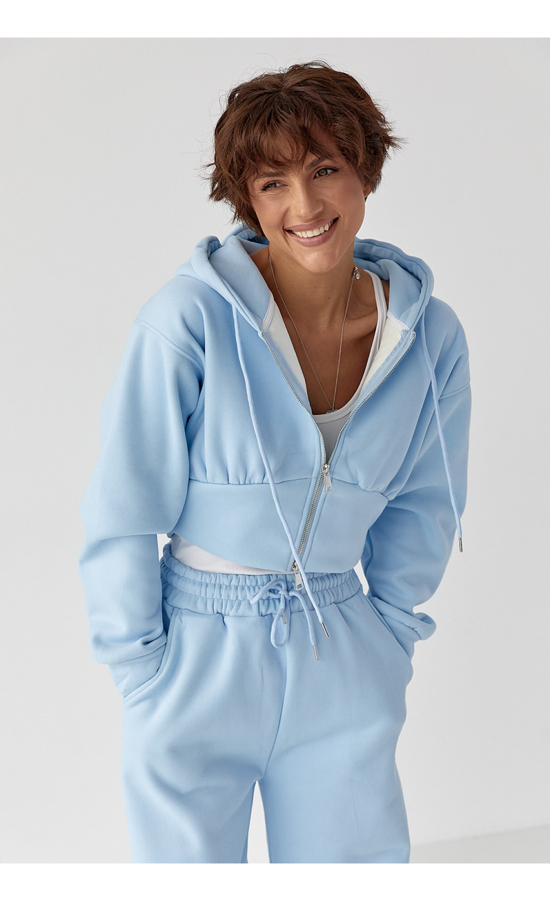 Теплий спортивний костюм з коротким худі та широкими штанами  блакитний колір