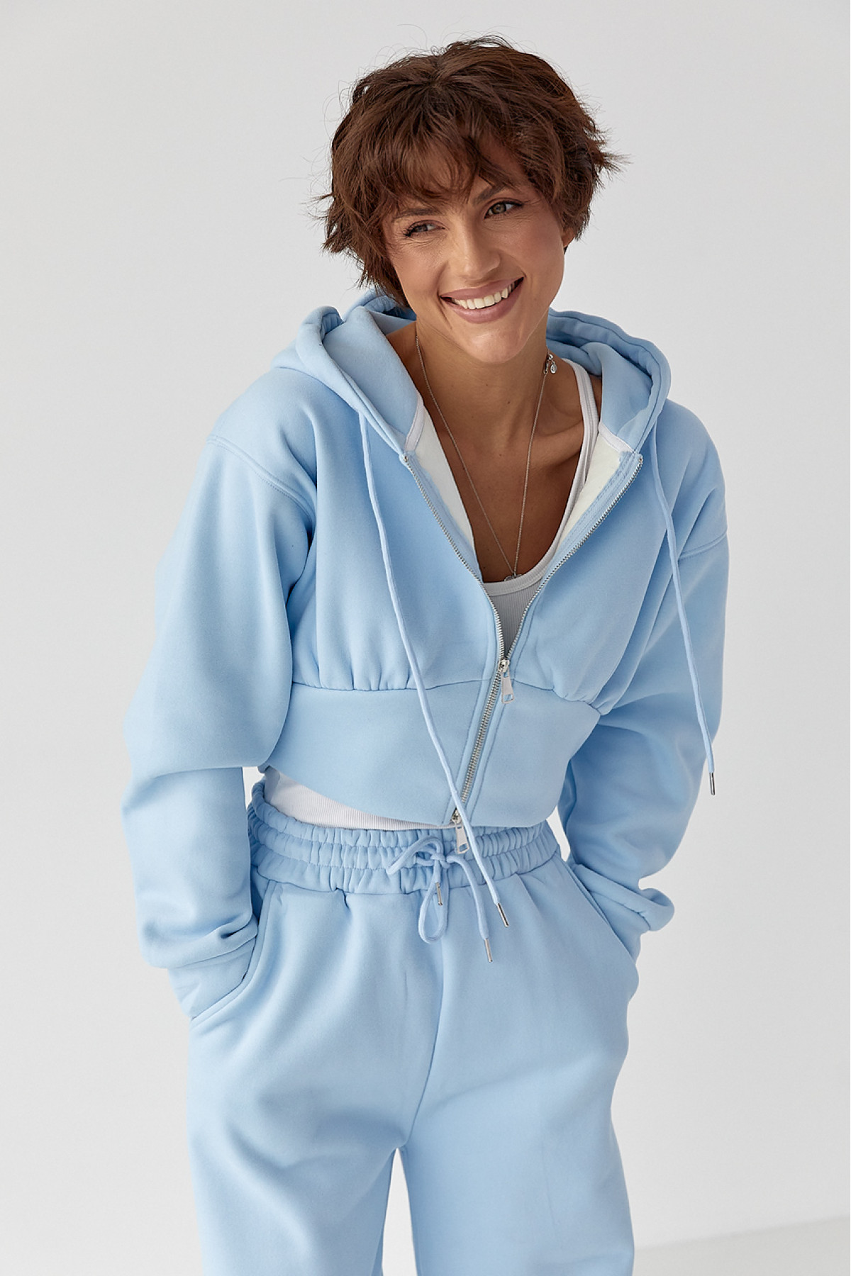 Теплий спортивний костюм з коротким худі та широкими штанами  блакитний колір