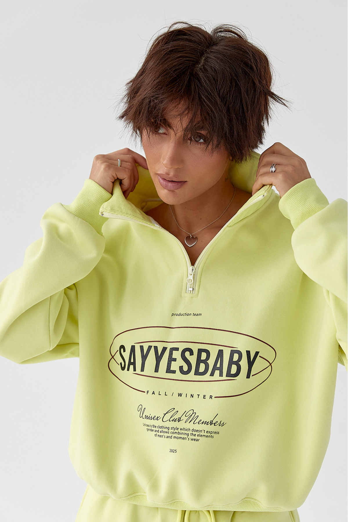 Теплий спортивний костюм із принтом  лимонний колір