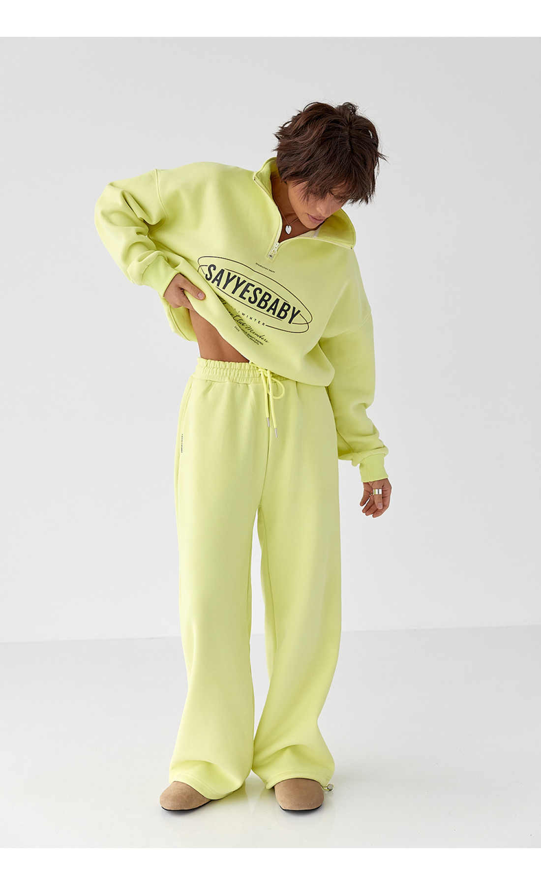 Теплий спортивний костюм із принтом  лимонний колір