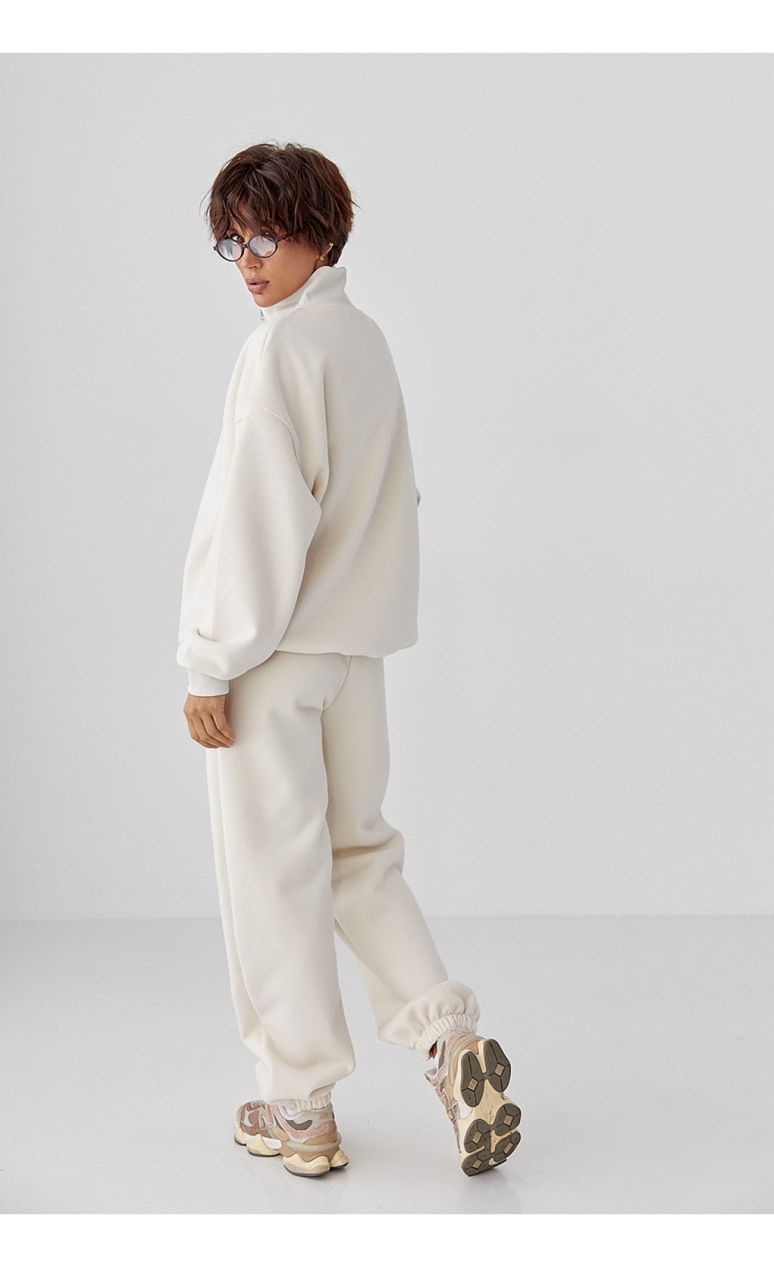 Утеплений спортивний костюм із джогерами та світшотом  бежевий колір