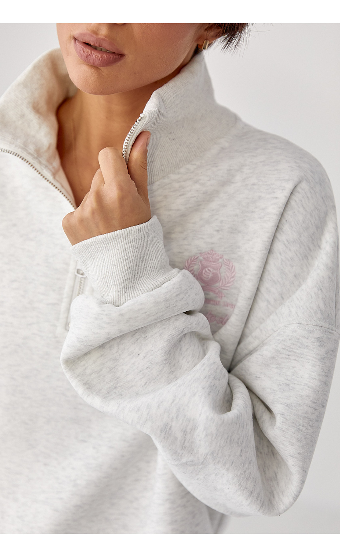 Утеплений спортивний костюм із джогерами та світшотом  світлосірий колір