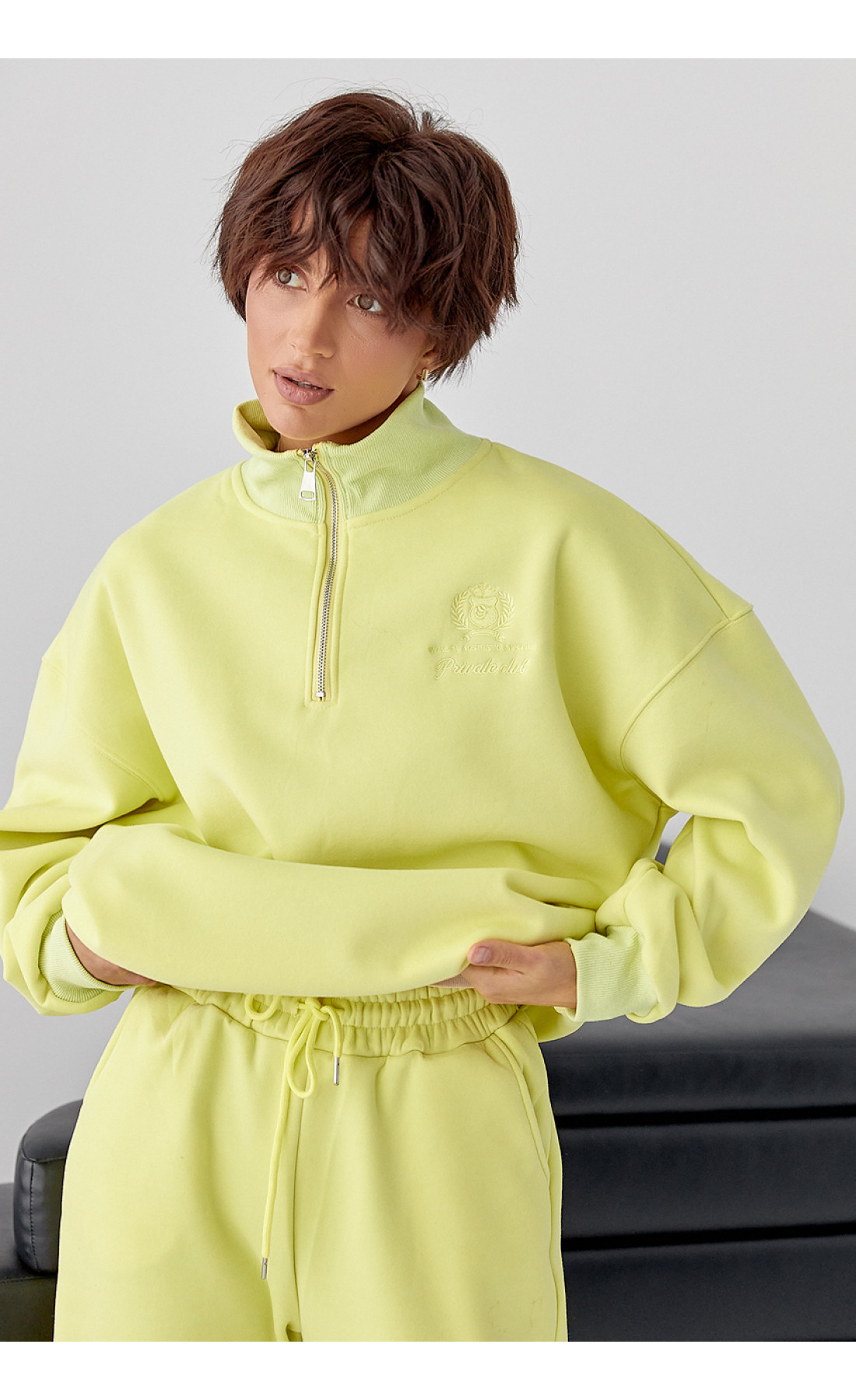 Утеплений спортивний костюм із джогерами та світшотом  салатовий колір