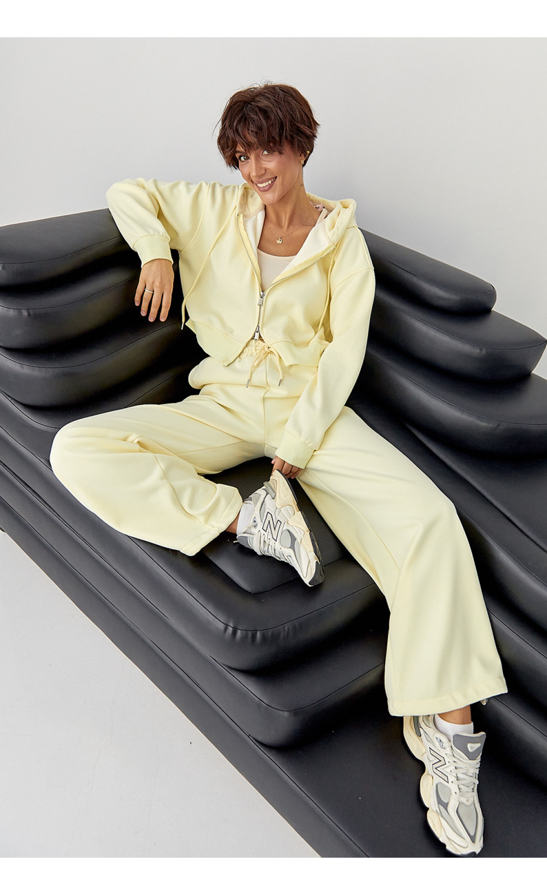 Теплий спортивний костюм з об'ємним написом  лимонний колір