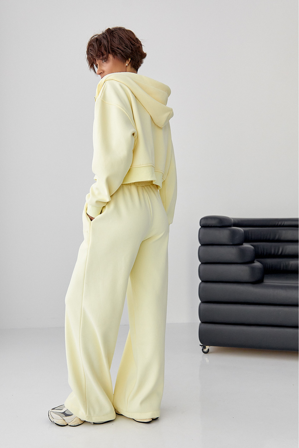 Теплий спортивний костюм з об'ємним написом  лимонний колір