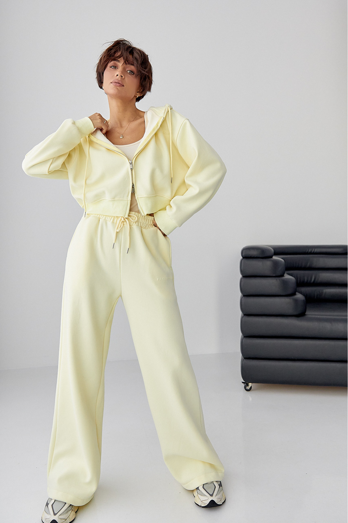 Теплий спортивний костюм з об'ємним написом  лимонний колір