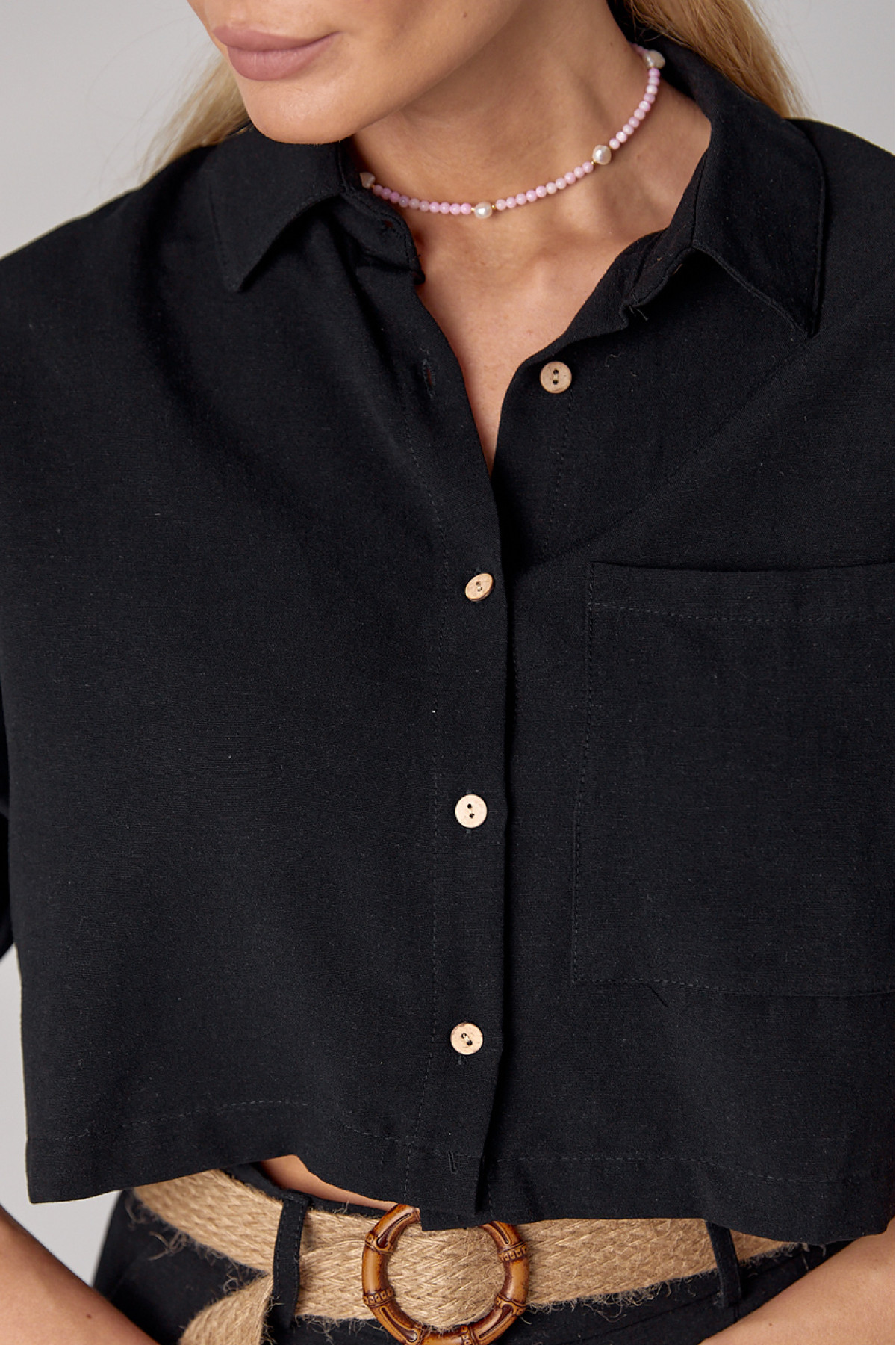 Жіноча льняна сорочка вкорочена  чорний колір