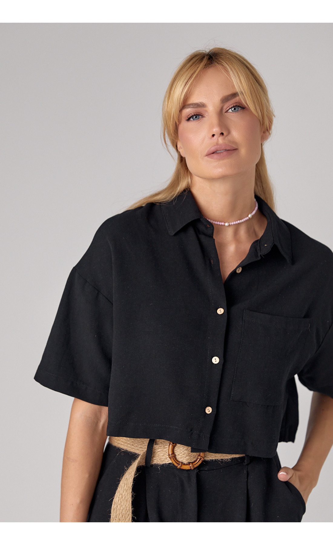 Жіноча льняна сорочка вкорочена  чорний колір