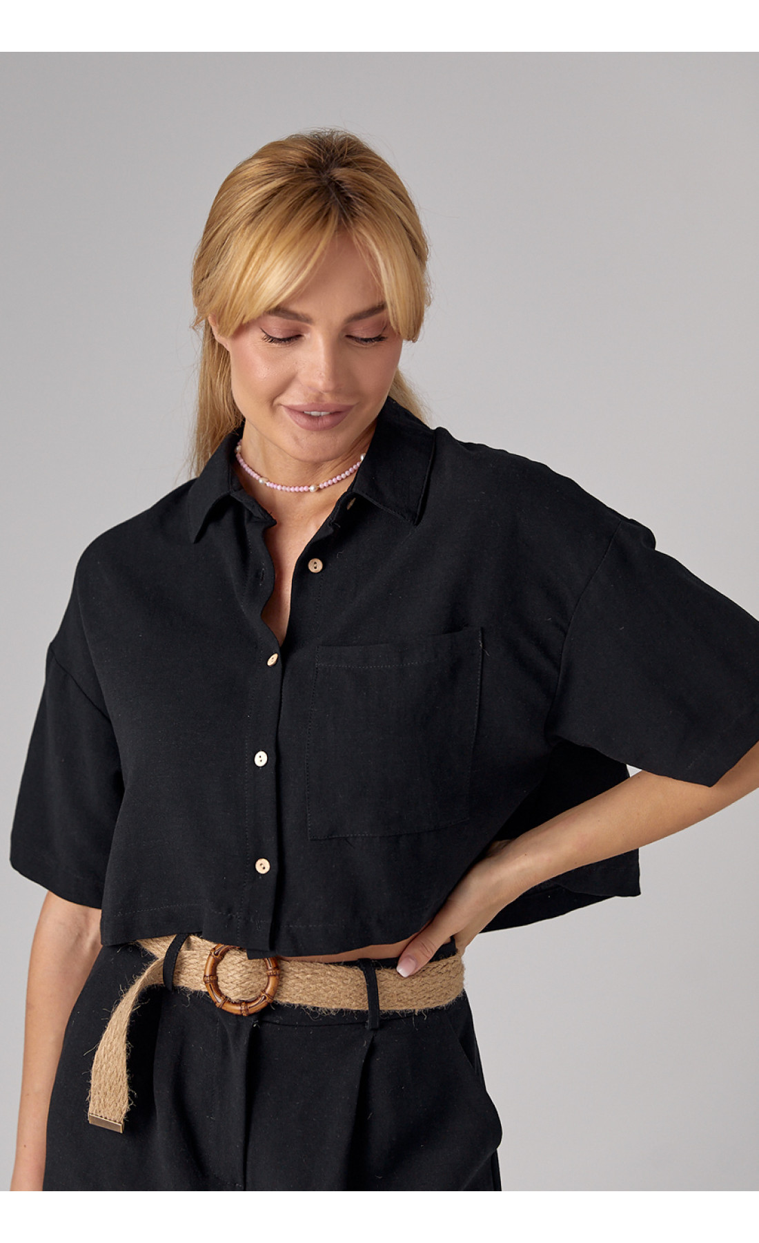 Жіноча льняна сорочка вкорочена  чорний колір