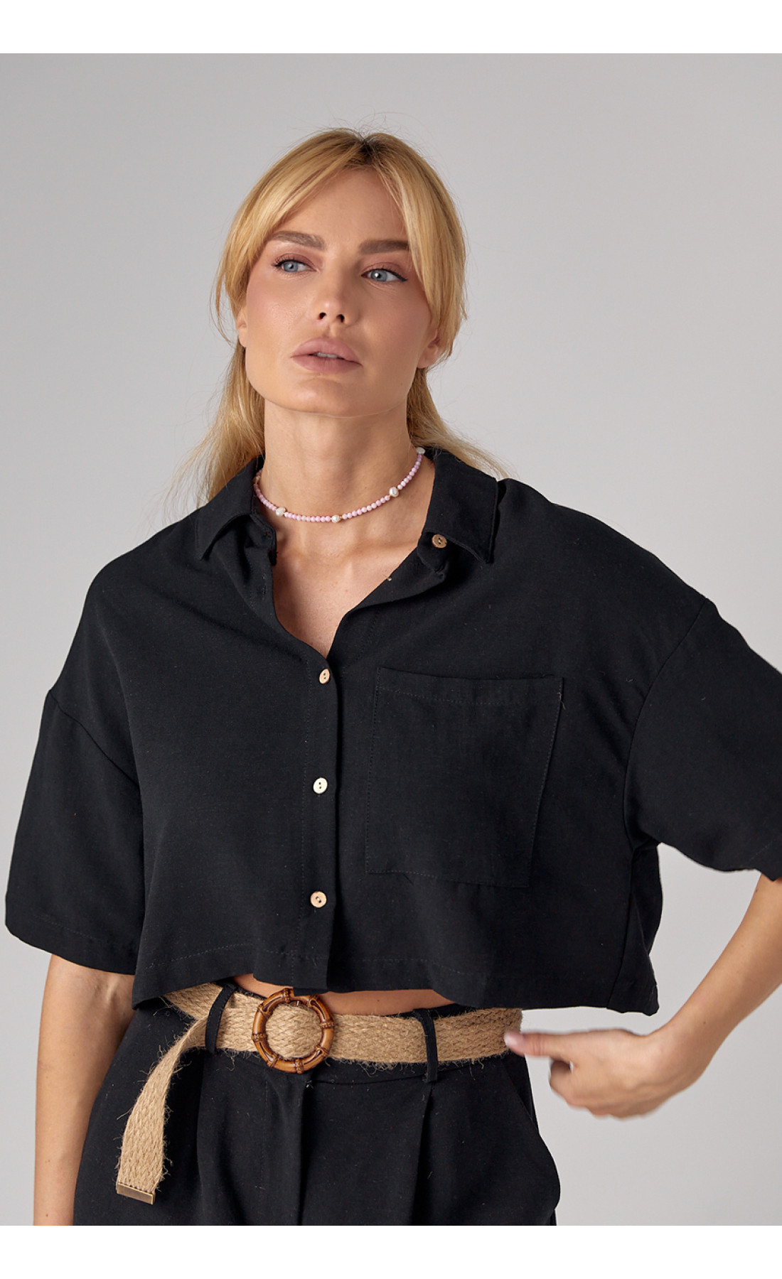 Жіноча льняна сорочка вкорочена  чорний колір