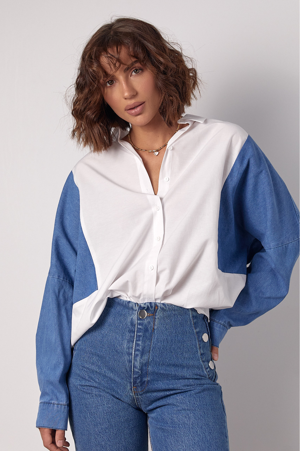 Жіноча комбінована сорочка в стилі оверсайз  білий колір