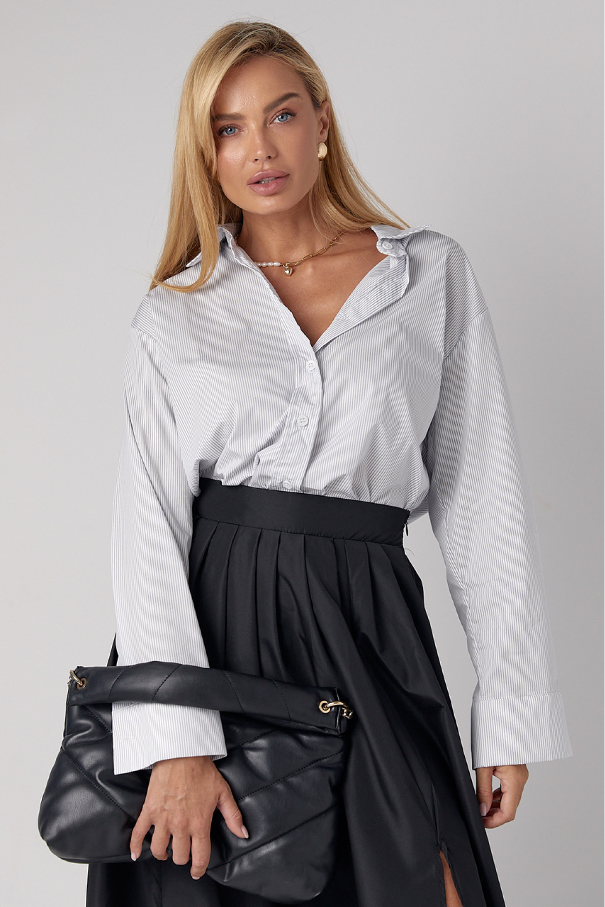 Смугаста жіноча сорочка oversize  світлосірий колір