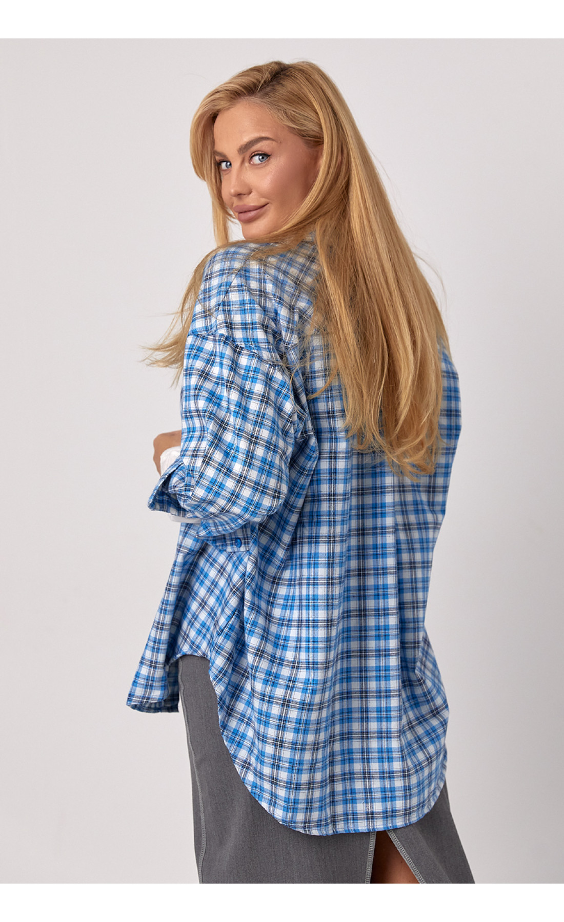Жіноча сорочка в клітинку вільного крою  блакитний колір