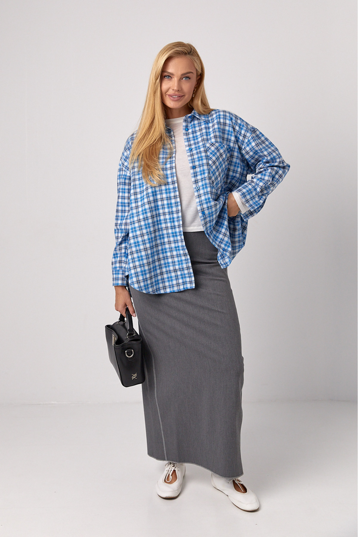 Жіноча сорочка в клітинку вільного крою  блакитний колір