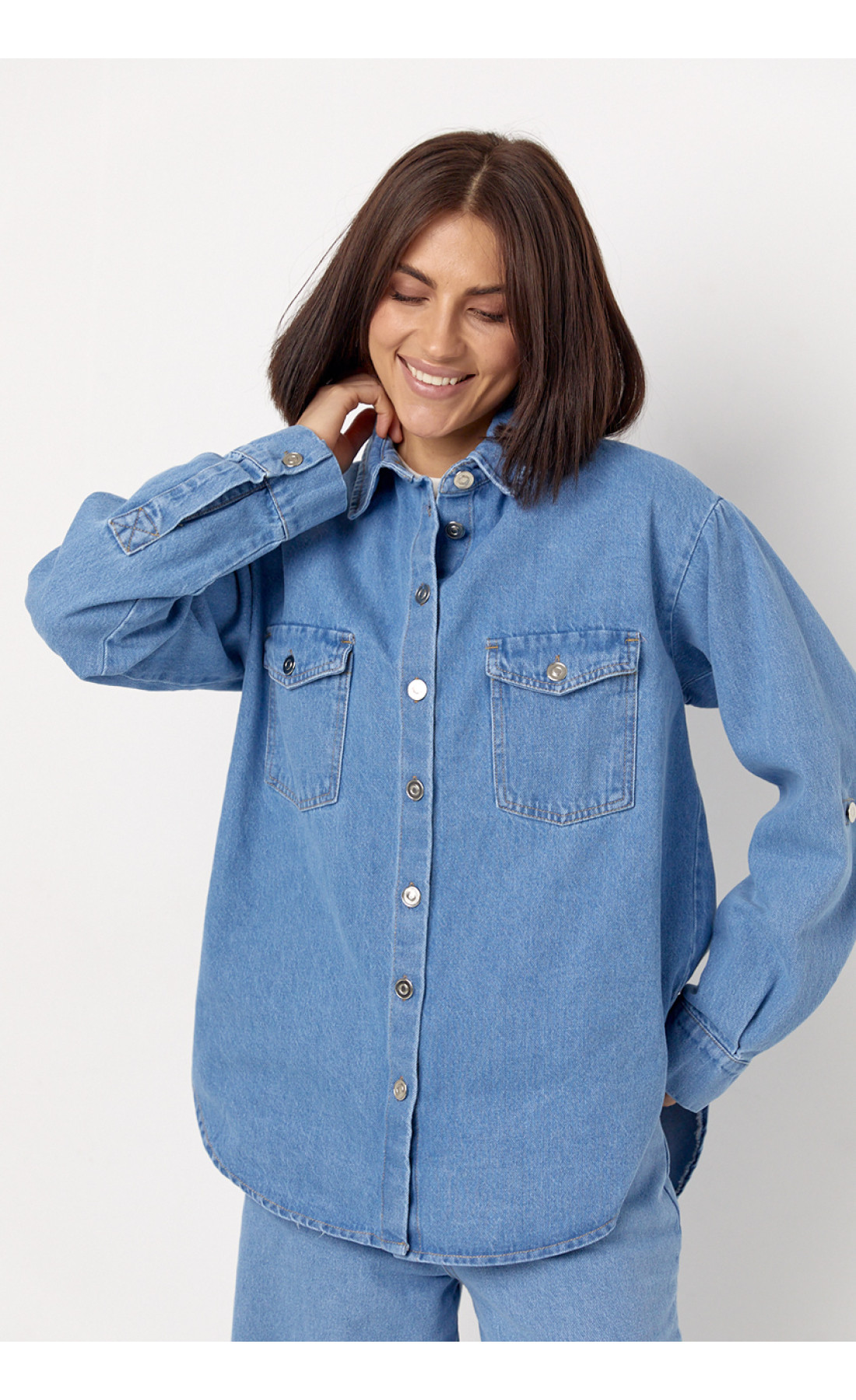 Жіноча джинсова сорочка на ґудзиках  блакитний колір
