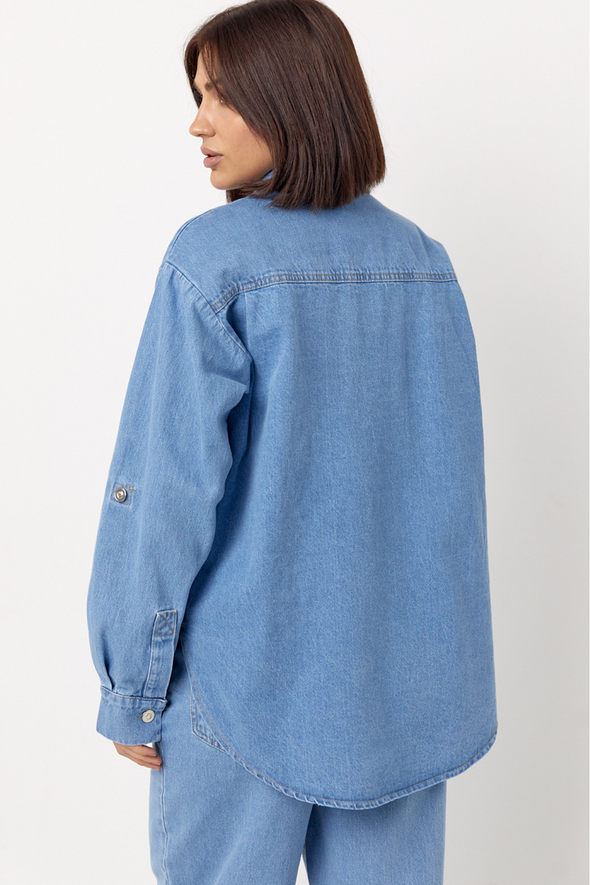 Жіноча джинсова сорочка на ґудзиках  блакитний колір