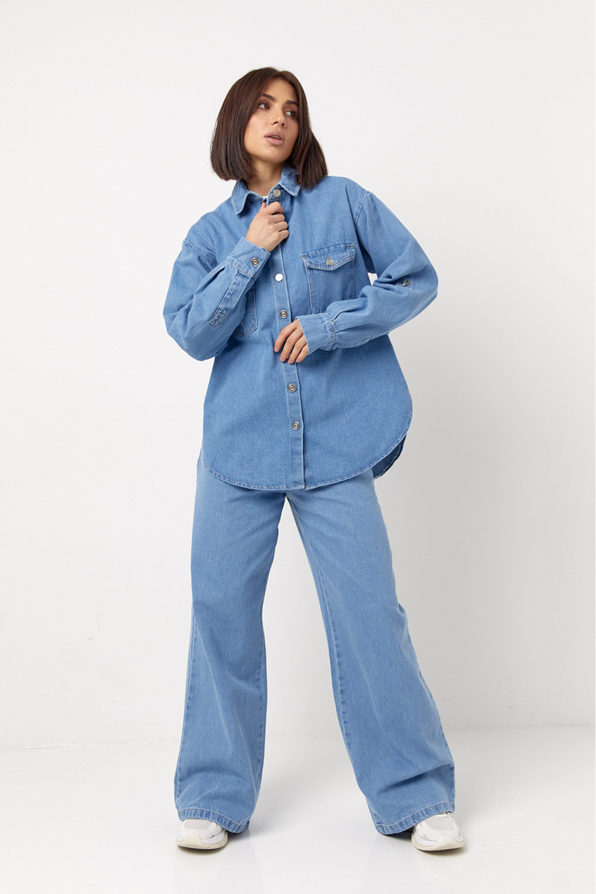 Жіноча джинсова сорочка на ґудзиках  блакитний колір