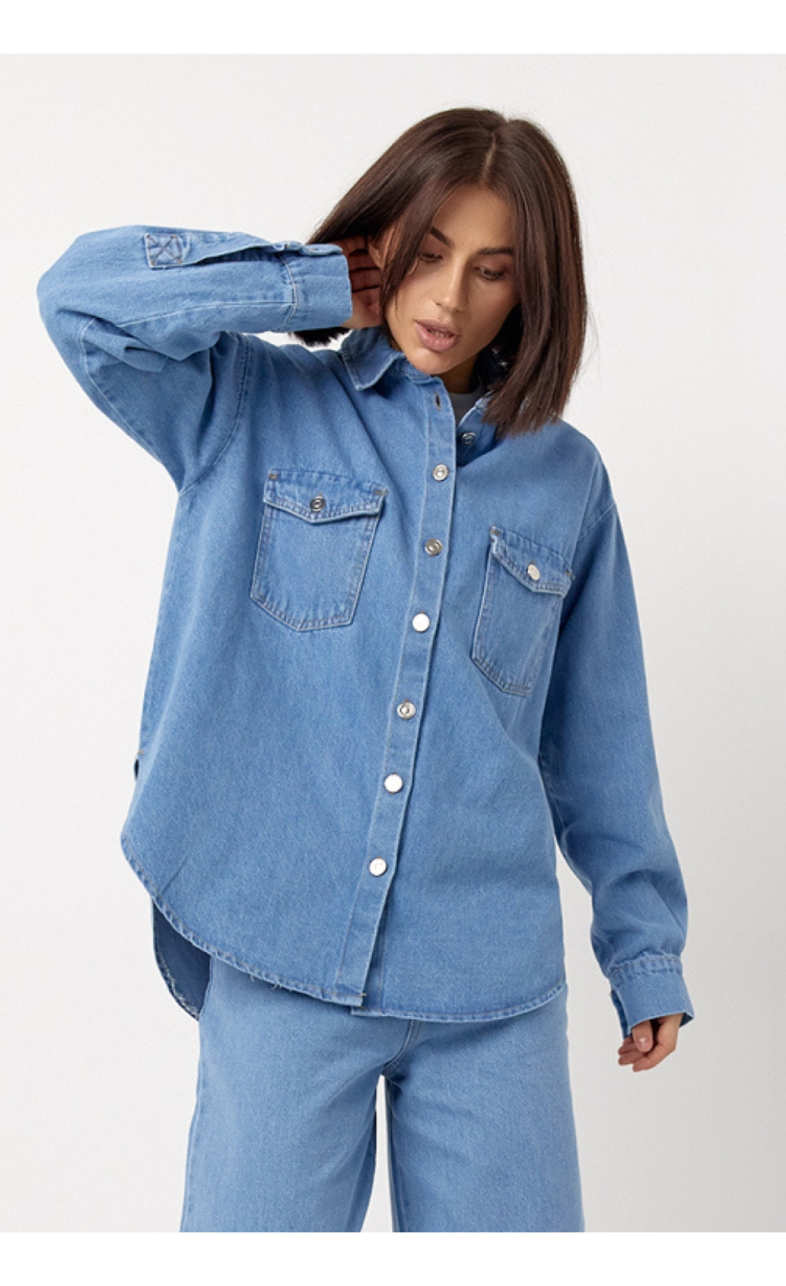 Жіноча джинсова сорочка на ґудзиках  блакитний колір