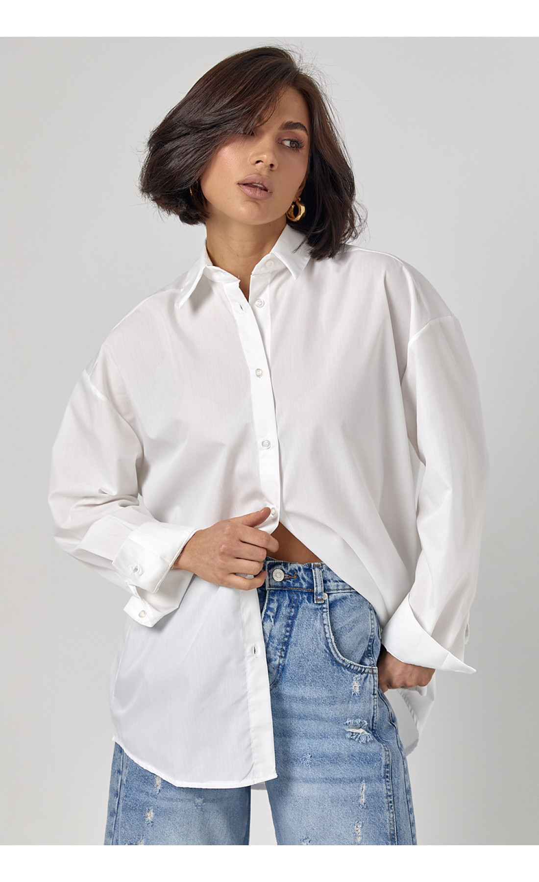 Класична однотонна жіноча сорочка з напівкруглим низом  білий колір