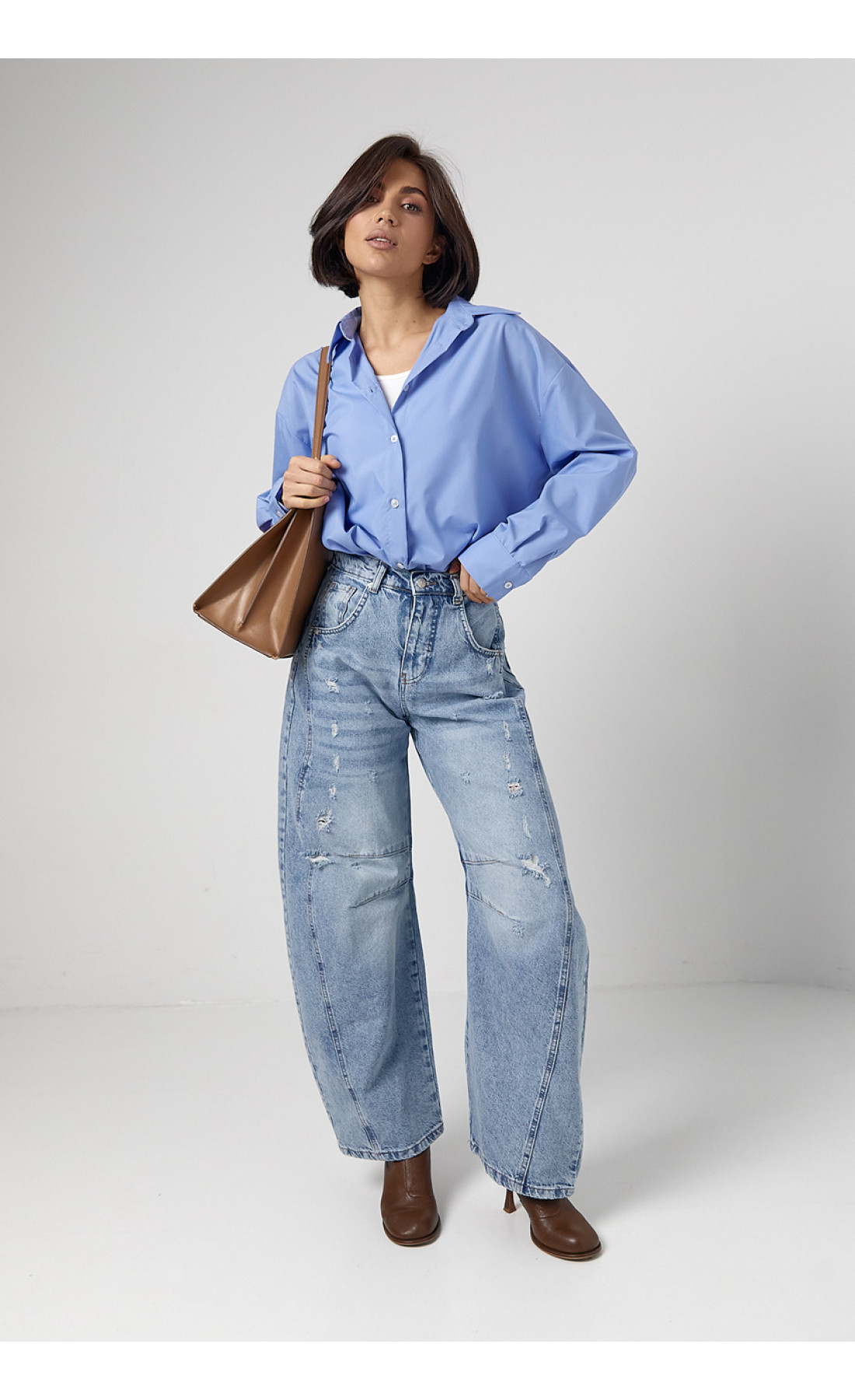 Класична однотонна жіноча сорочка з напівкруглим низом  блакитний колір