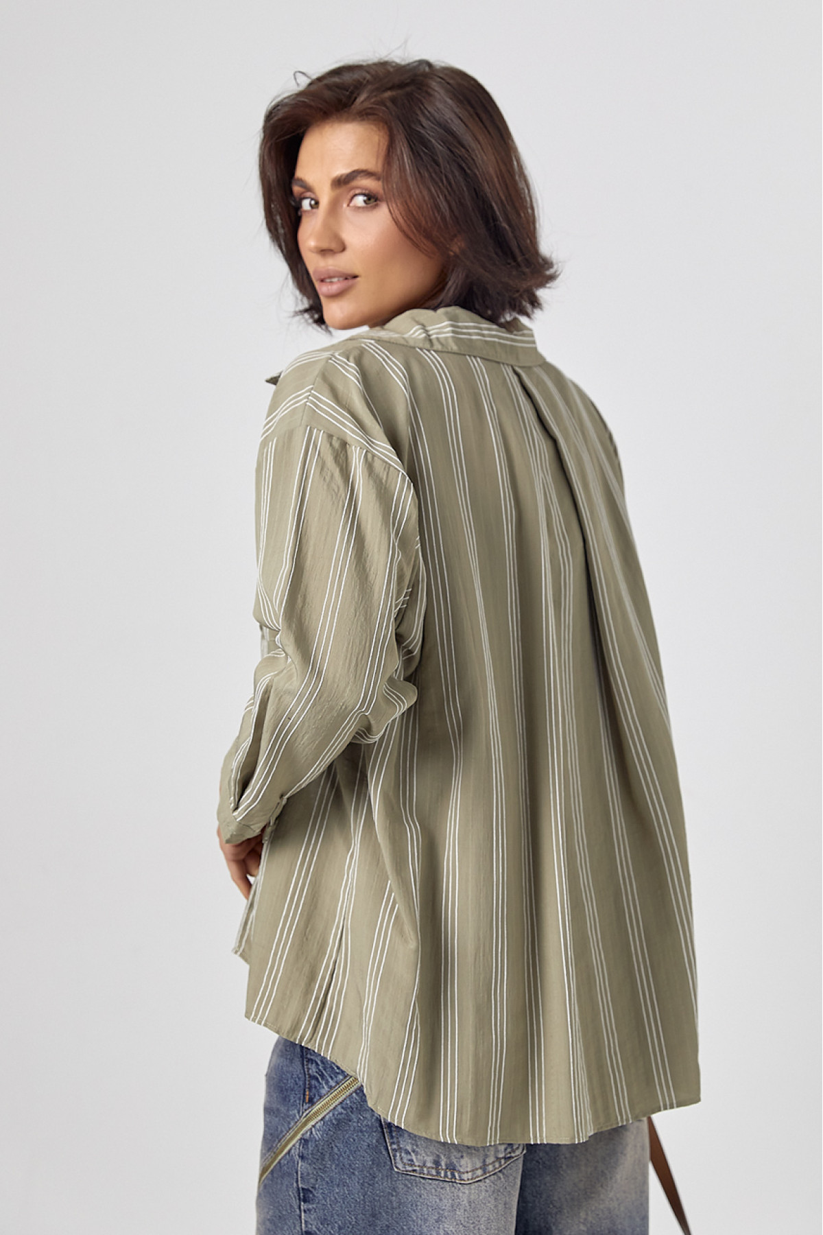 Жіноча сорочка у смужку з рукавами три чверті  хакі колір