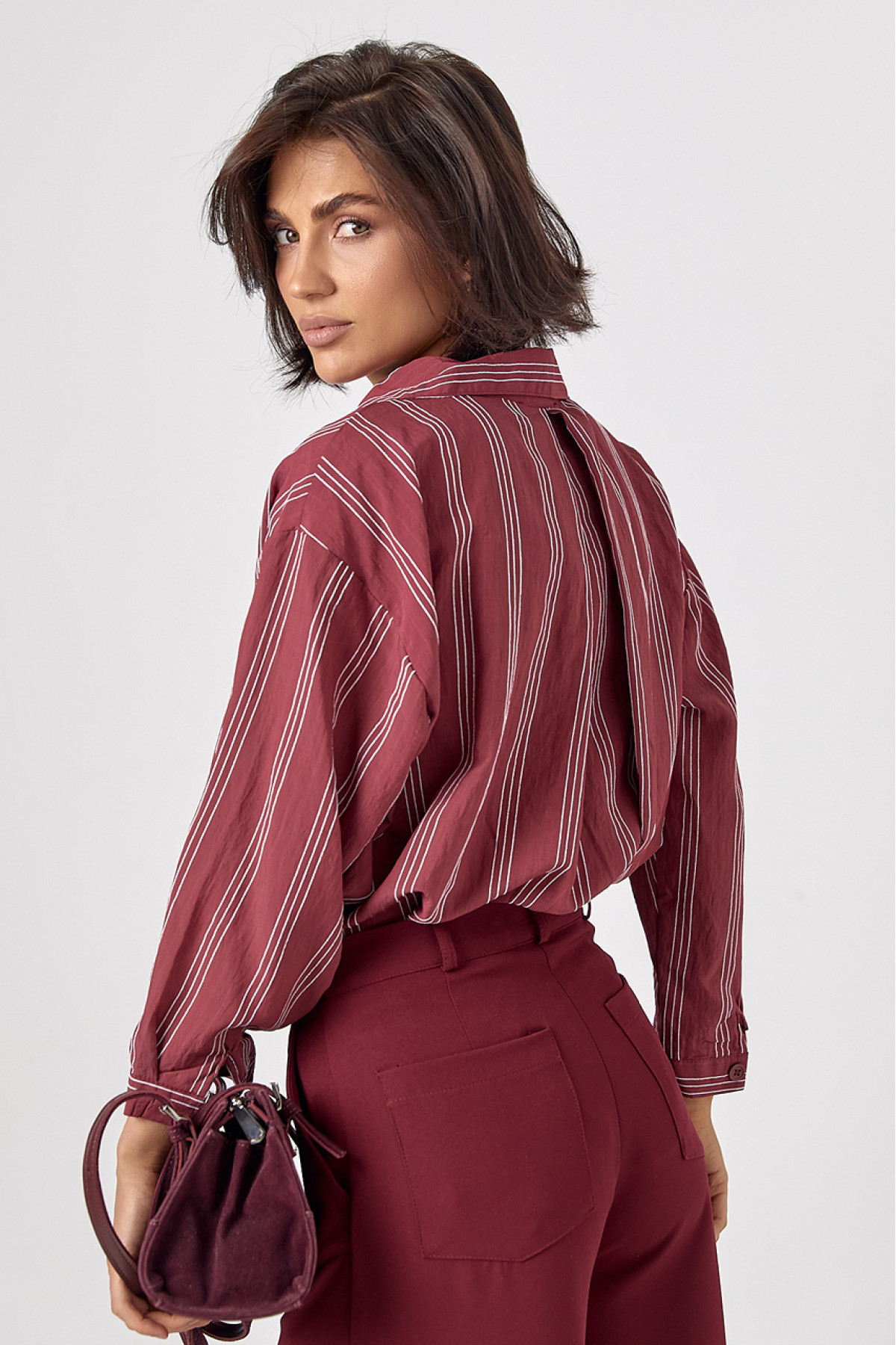 Жіноча сорочка у смужку з рукавами три чверті  бордо колір
