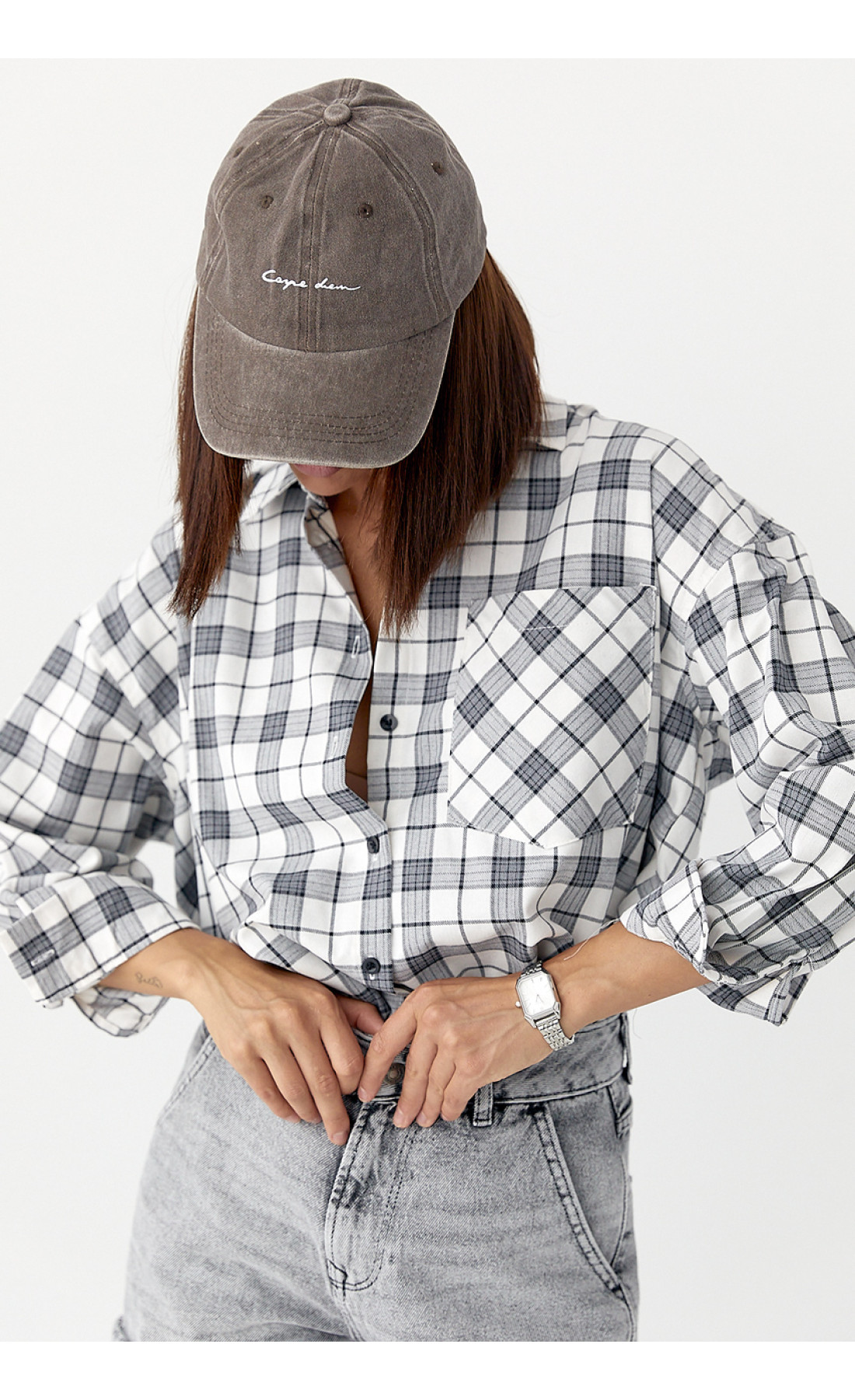 Жіноча сорочка в клітинку з кишенею  білий з чорним колір