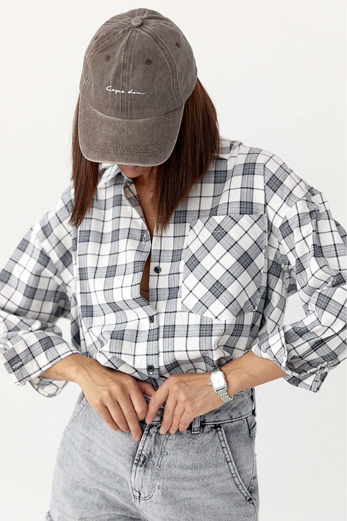 Жіноча сорочка в клітинку з кишенею  білий з чорним колір