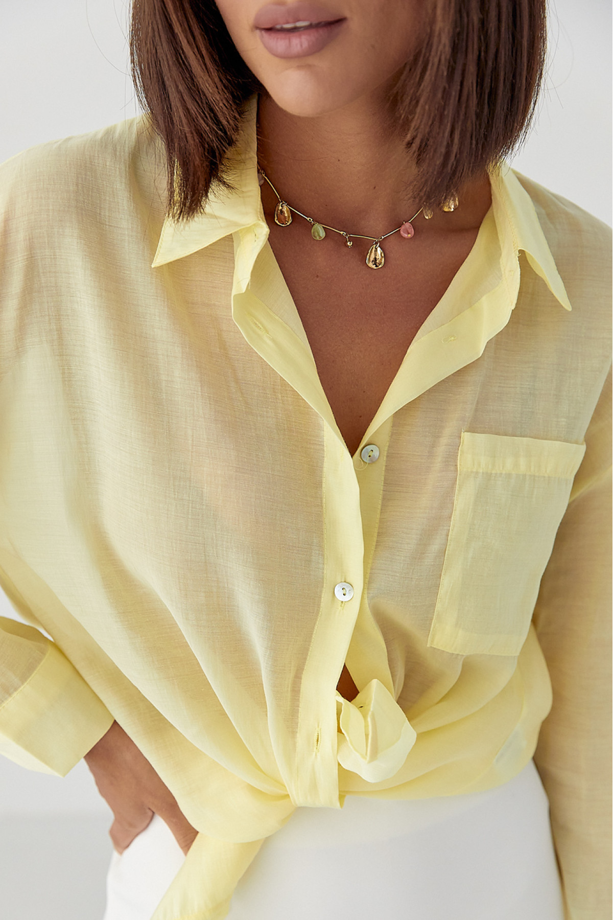 Прозора сорочка з декоративними ґудзиками на спині  лимонний колір