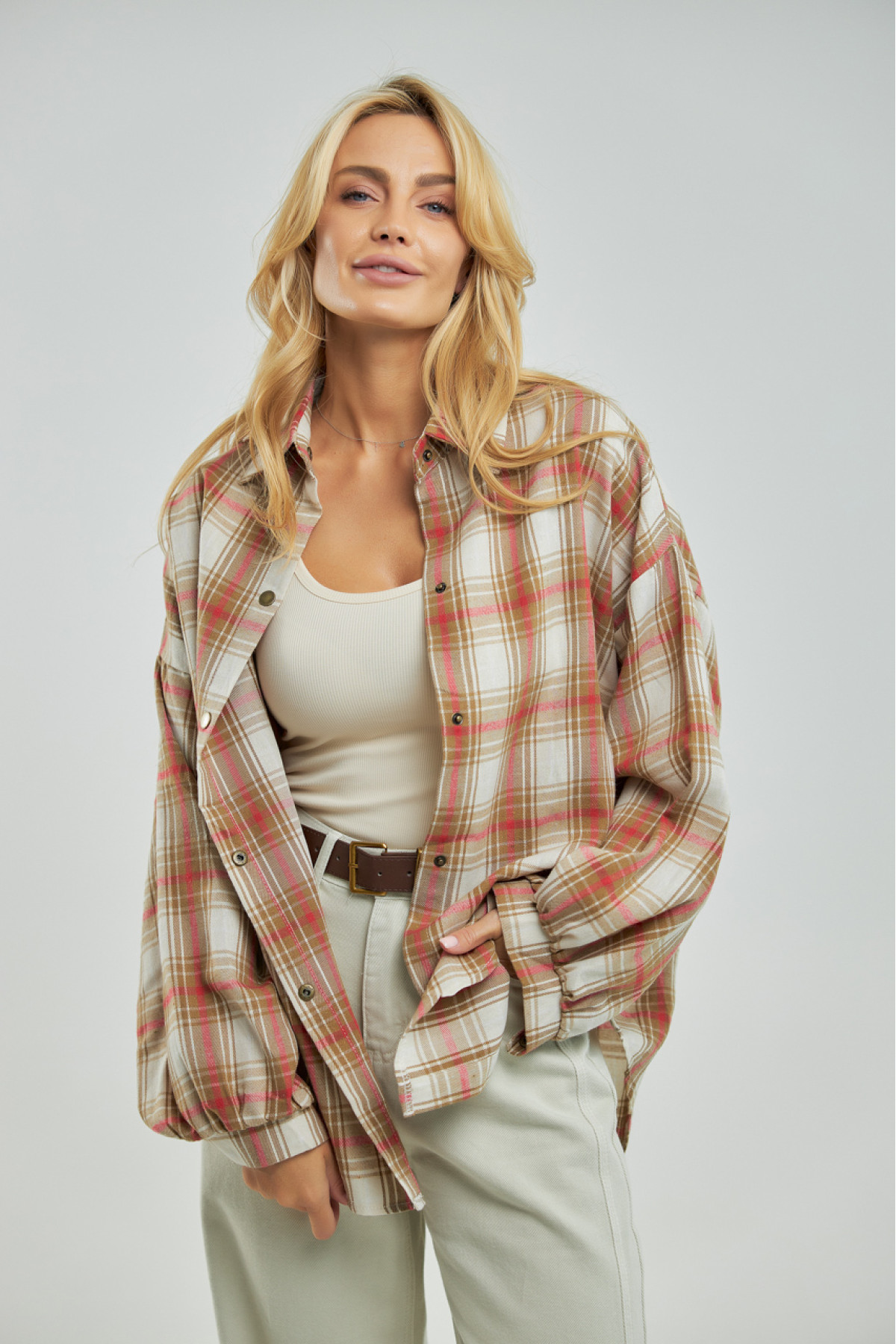 Картата сорочка на кнопках із подовженою спинкою  світлокоричневий колір