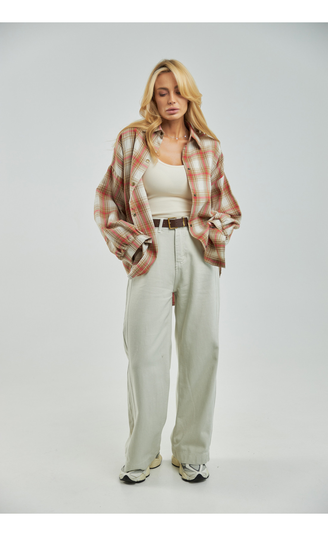 Картата сорочка на кнопках із подовженою спинкою  світлокоричневий колір