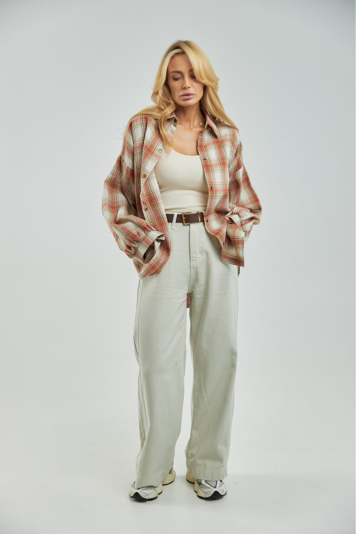 Картата сорочка на кнопках із подовженою спинкою  світлокоричневий колір